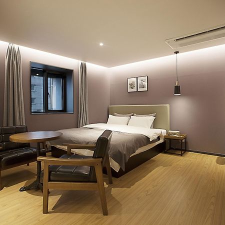 Brown Dot Hotel Чханвон Екстер'єр фото