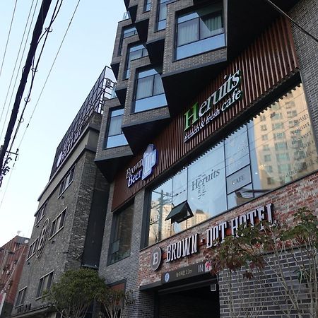 Brown Dot Hotel Чханвон Екстер'єр фото