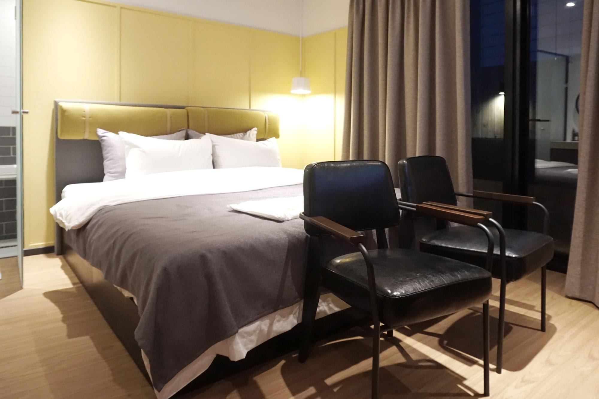 Brown Dot Hotel Чханвон Екстер'єр фото