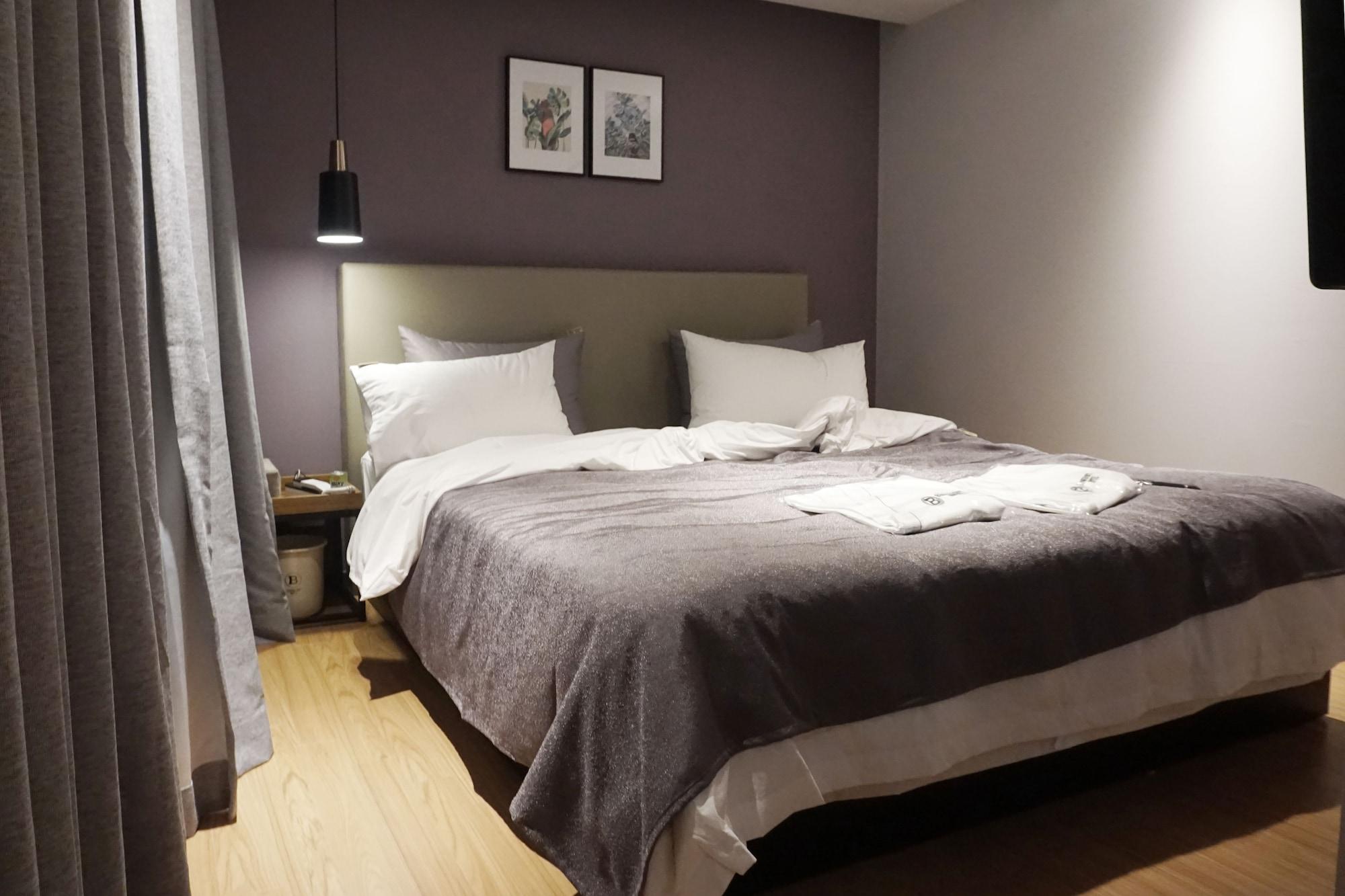 Brown Dot Hotel Чханвон Екстер'єр фото