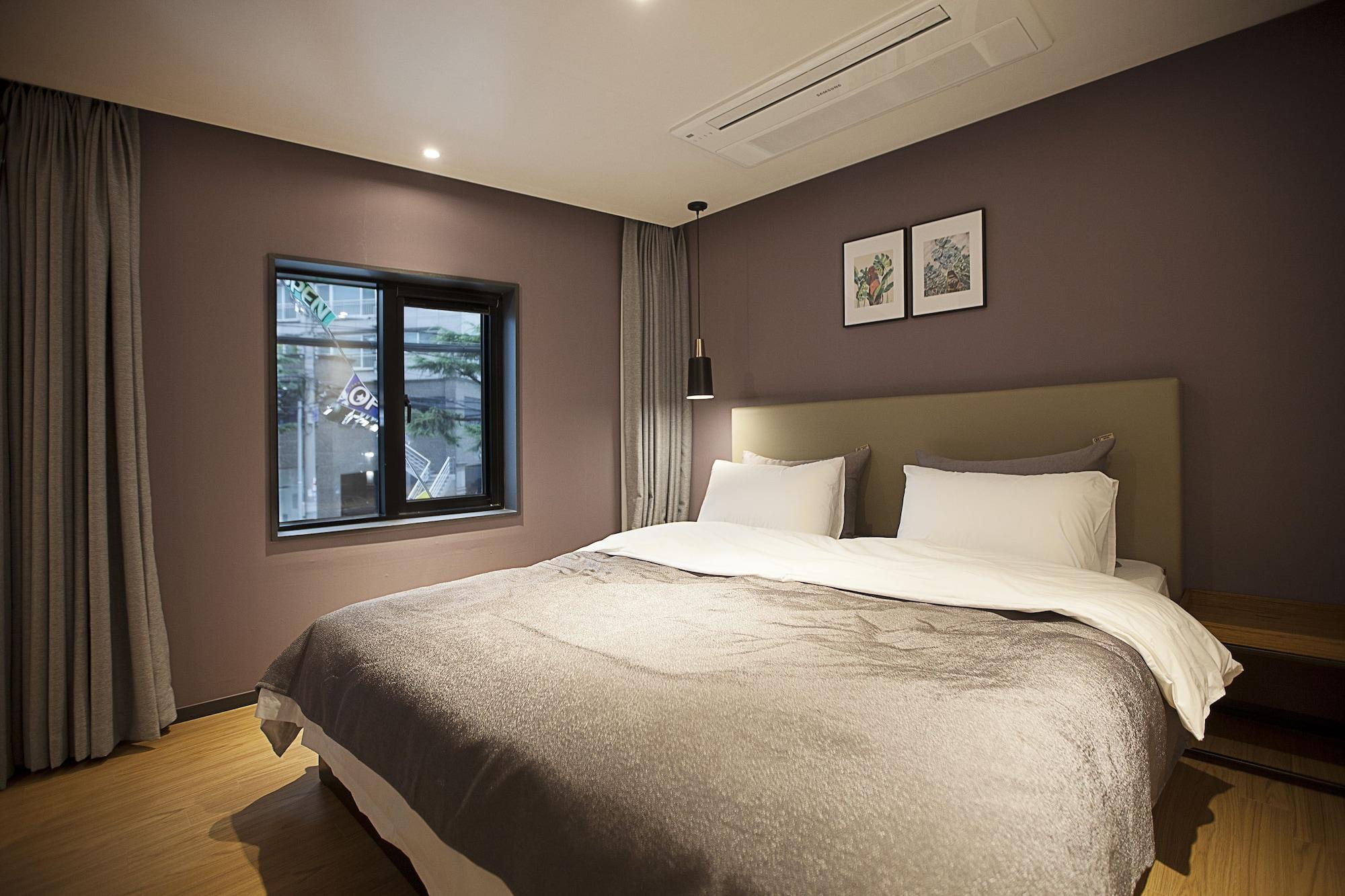 Brown Dot Hotel Чханвон Екстер'єр фото