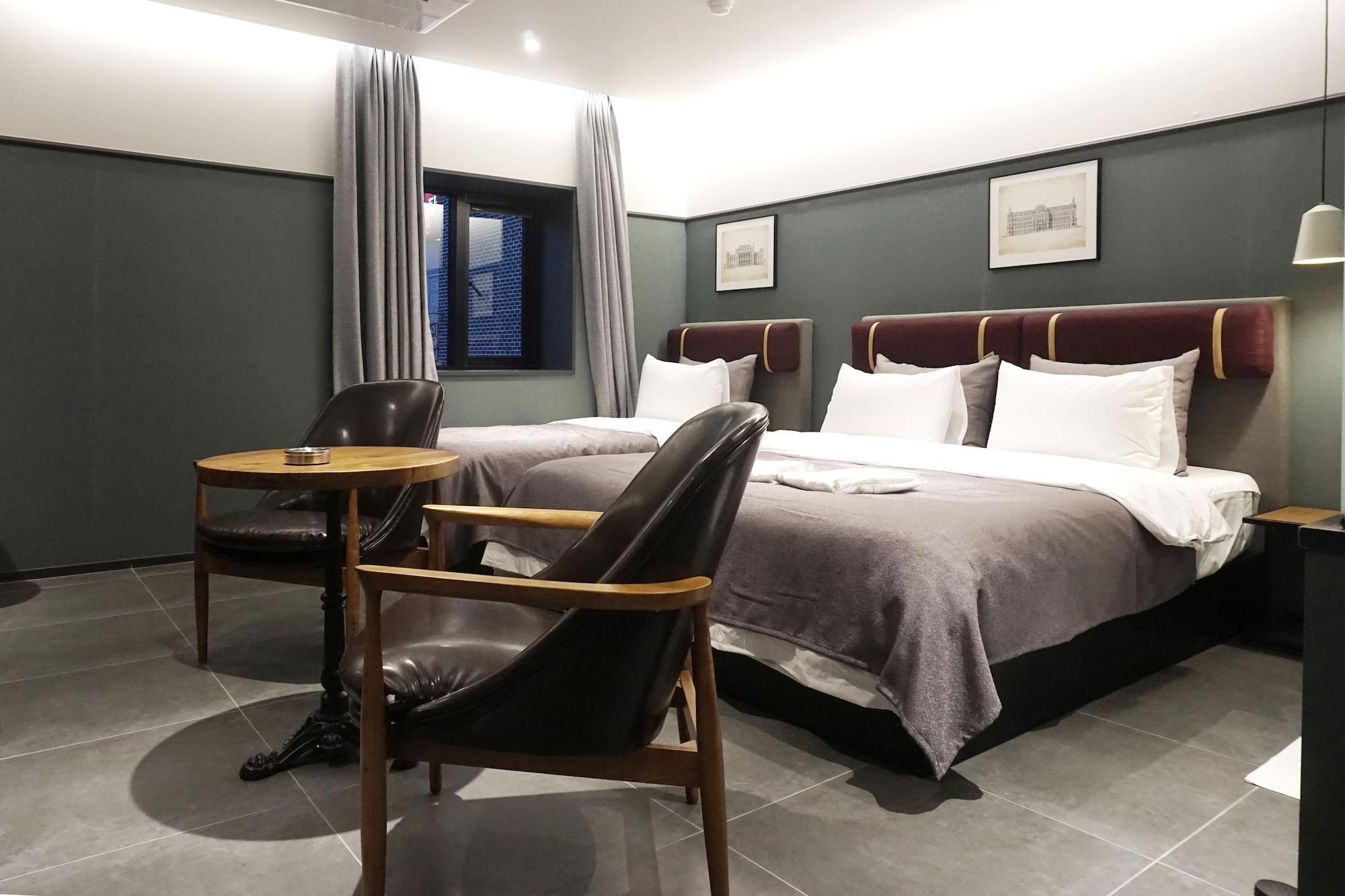 Brown Dot Hotel Чханвон Екстер'єр фото
