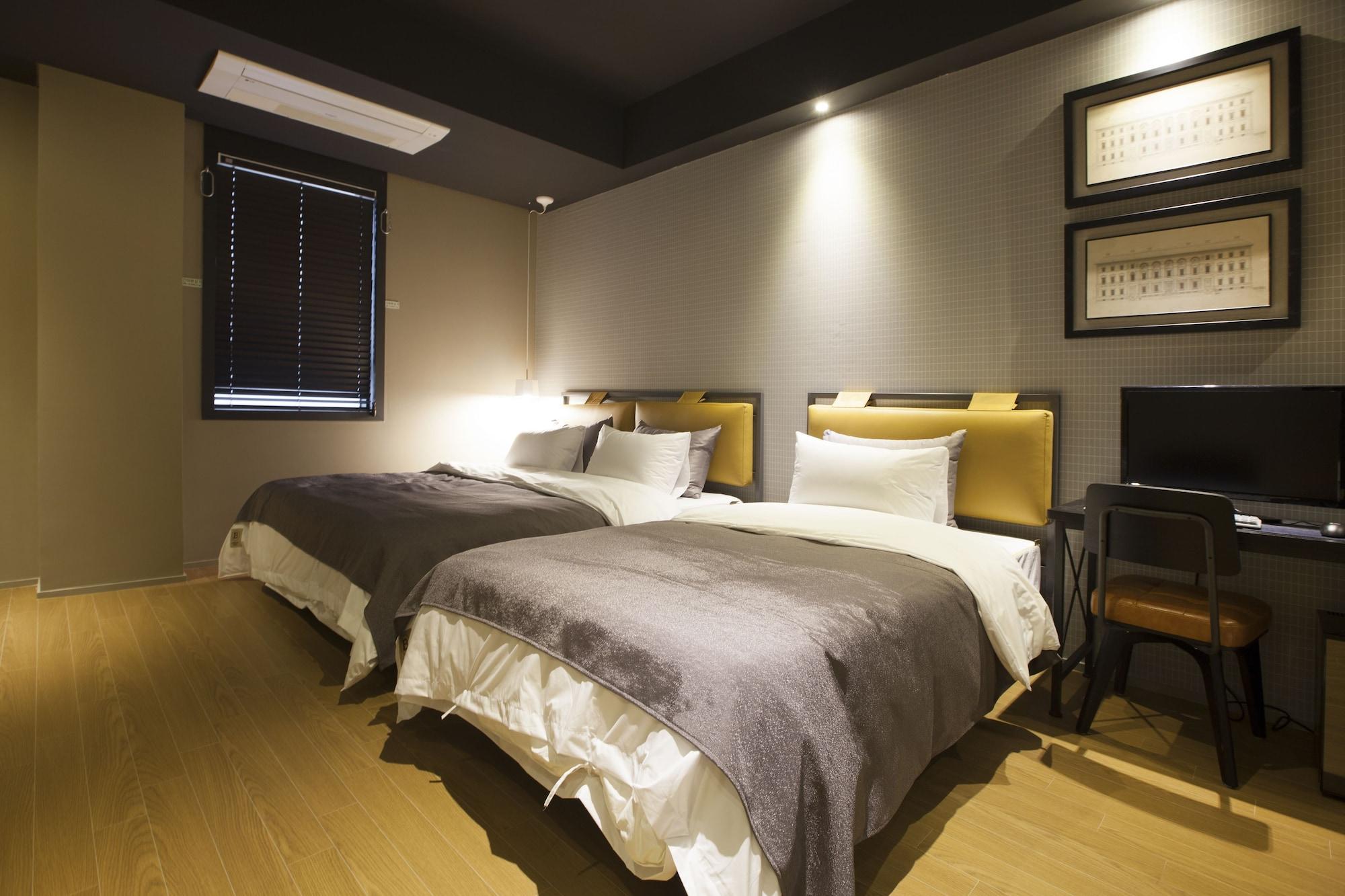 Brown Dot Hotel Чханвон Екстер'єр фото