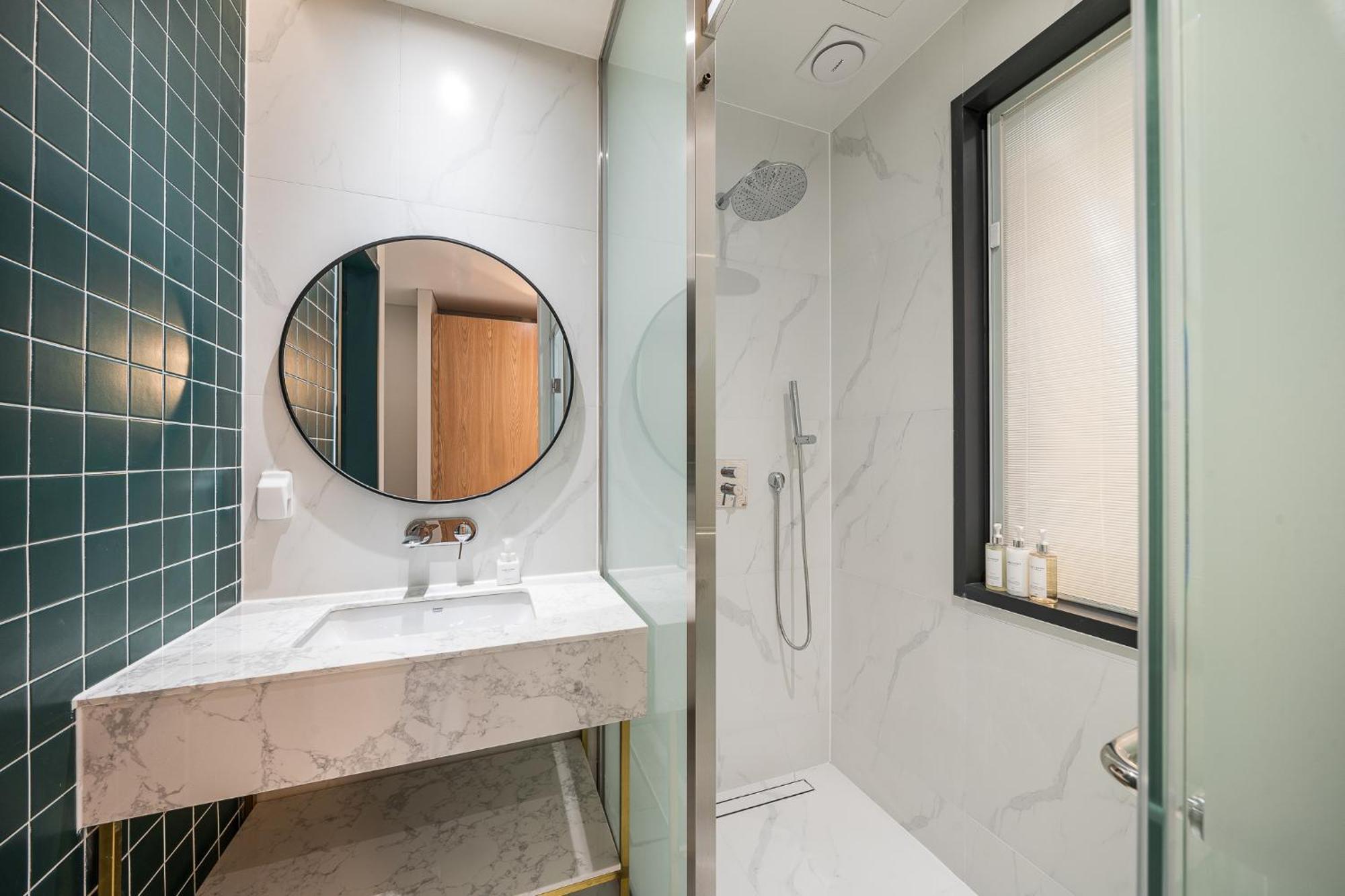 Brown Dot Hotel Чханвон Екстер'єр фото