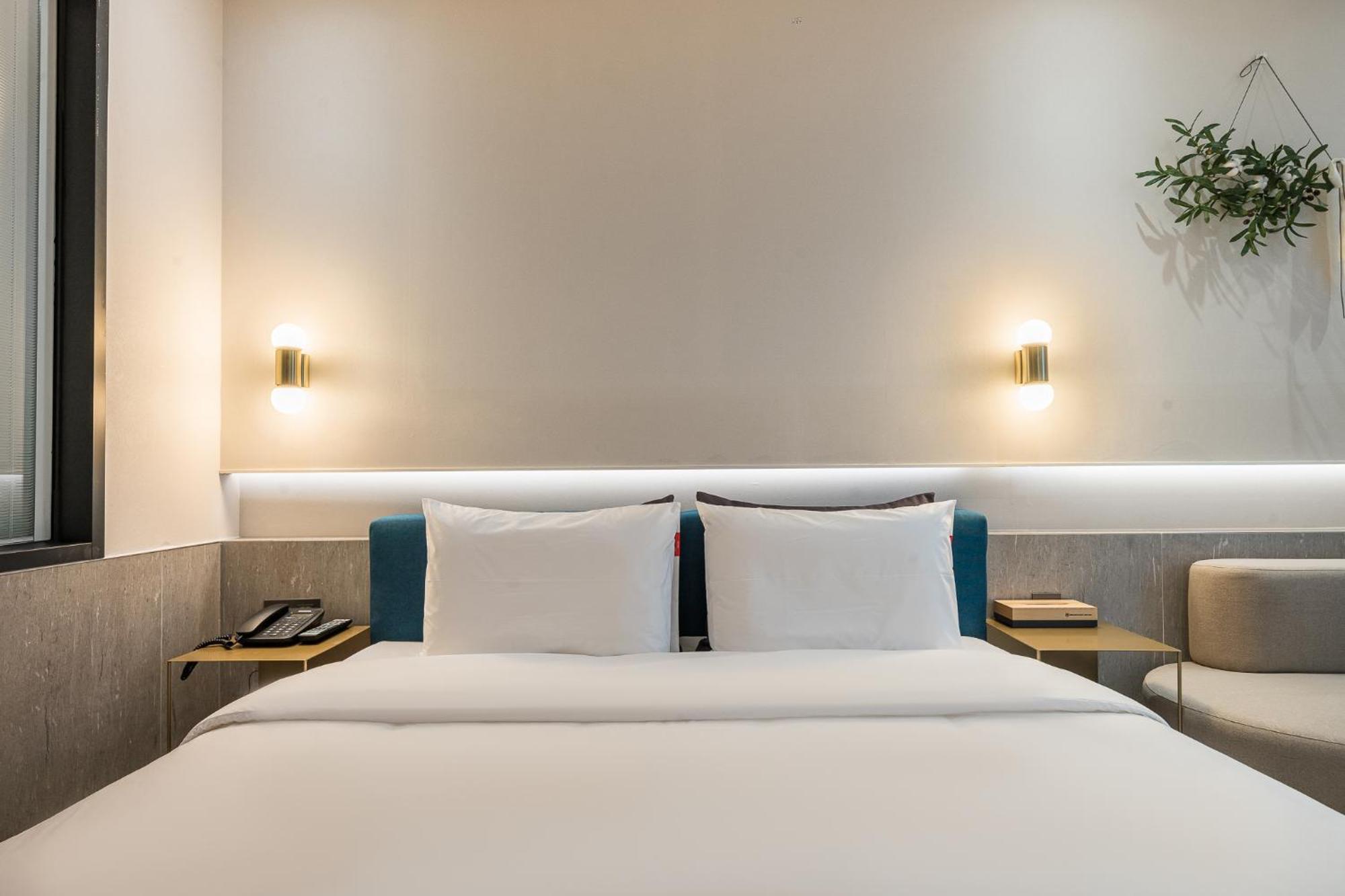 Brown Dot Hotel Чханвон Екстер'єр фото
