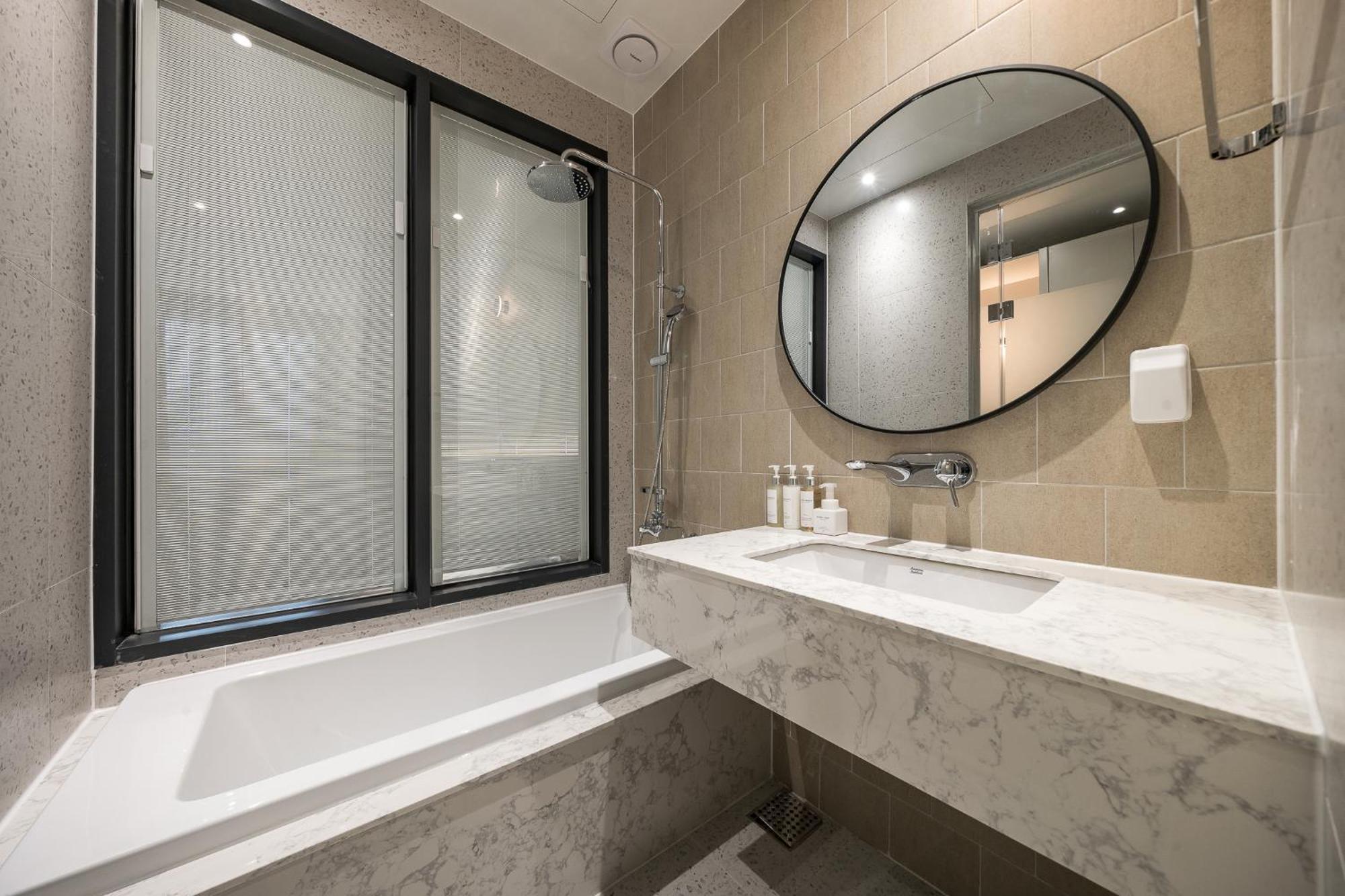 Brown Dot Hotel Чханвон Екстер'єр фото