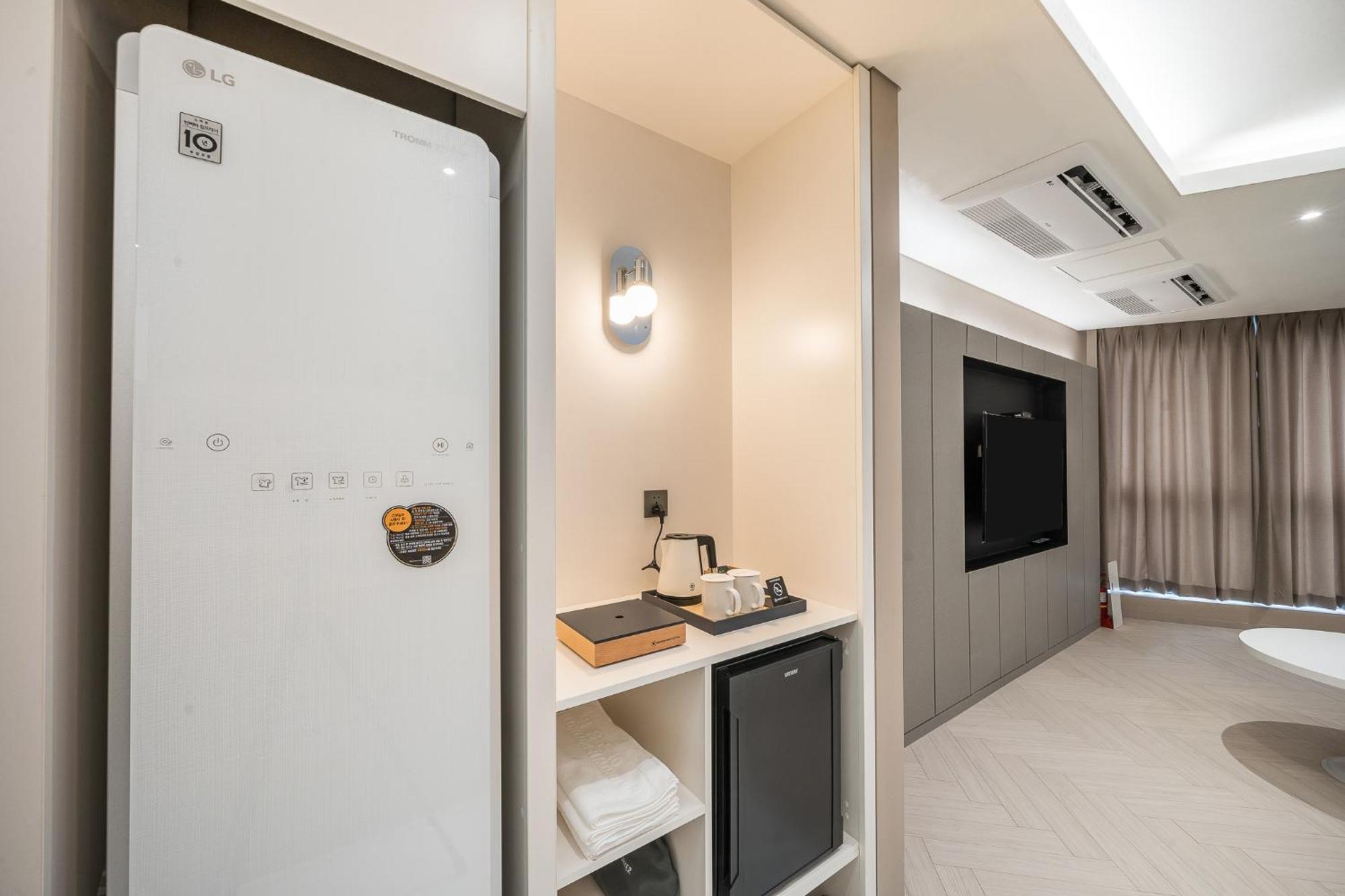 Brown Dot Hotel Чханвон Екстер'єр фото