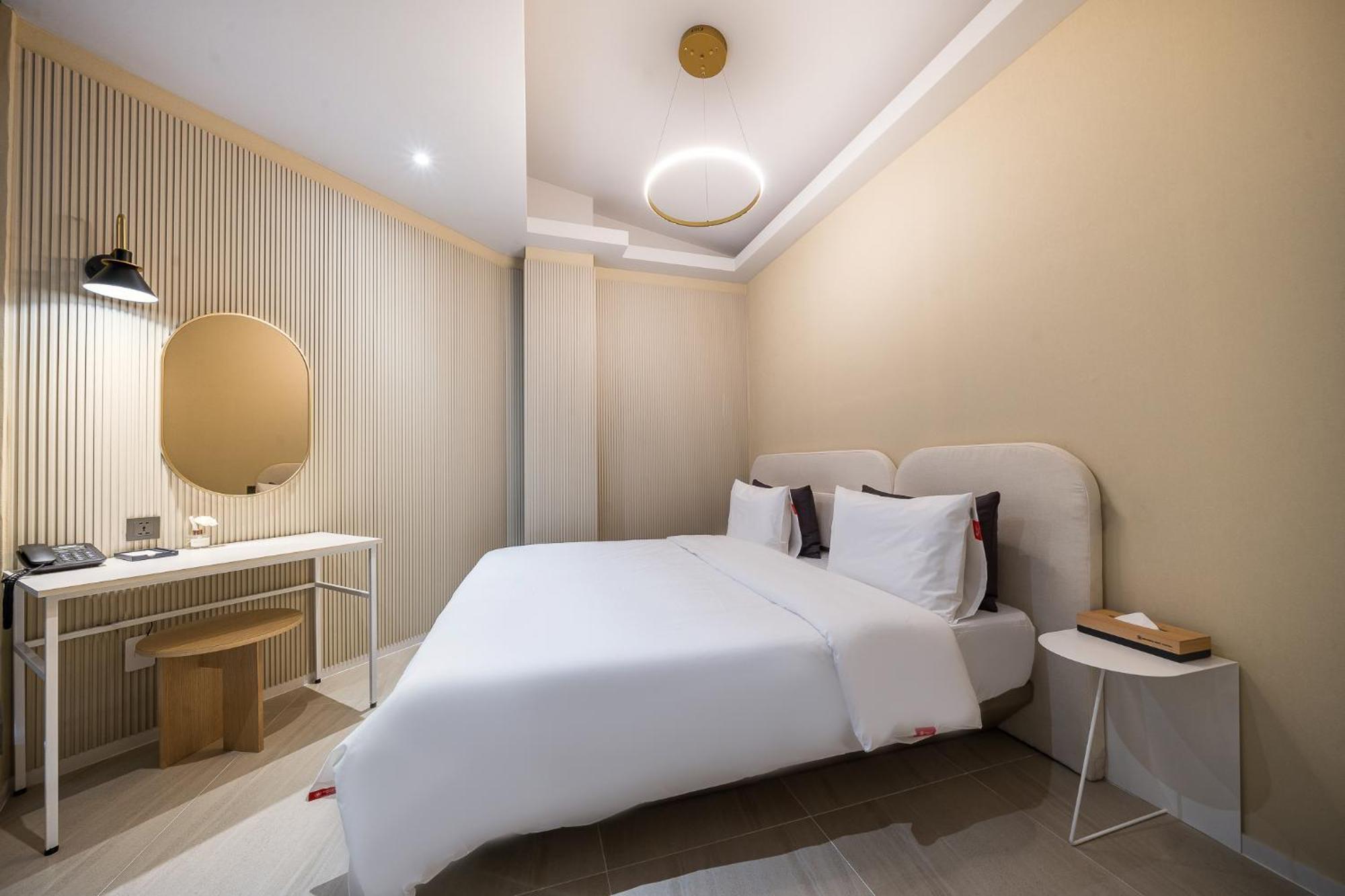 Brown Dot Hotel Чханвон Екстер'єр фото