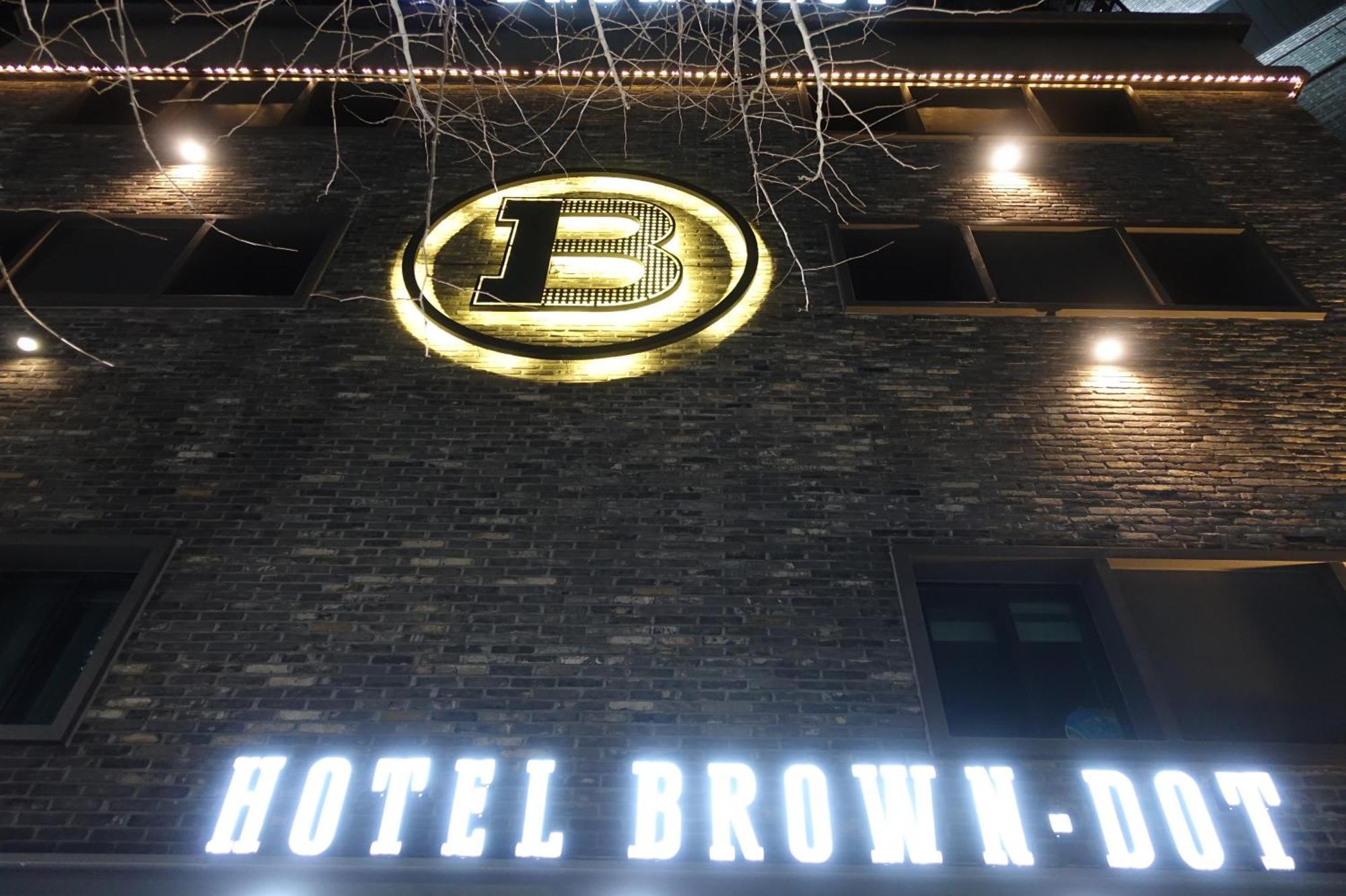 Brown Dot Hotel Чханвон Екстер'єр фото