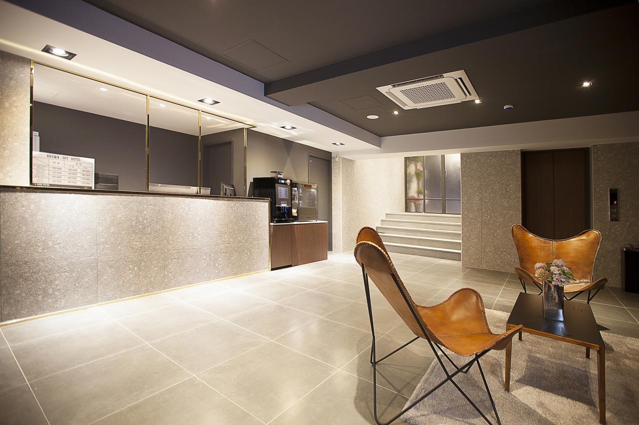 Brown Dot Hotel Чханвон Екстер'єр фото